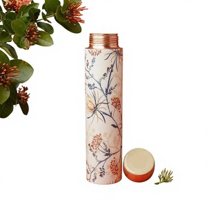 Carafe en métal écologique à motif floral, bouteille d'eau en cuivre avec couvercle, vaisselle de voyage portable - Product Image 1