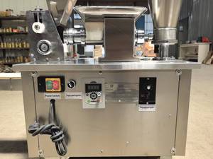 Machine à faire des calzones au fromage, machine à faire des pierogi aux <span class=keywords><strong>champignons</strong></span>, machine à faire des kurnik, machine à faire des vareniki aux <span class=keywords><strong>pommes</strong></span> <span class=keywords><strong>de</strong></span> <span class=keywords><strong>terre</strong></span> - Product Image 2