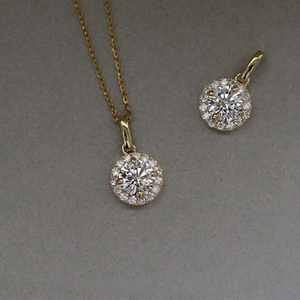 Hermoso y moderno collar con colgante de oro de 9K con circón redondo con microincrustaciones al por mayor para fiestas KJ393 - Product Image 3