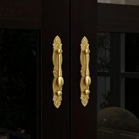 Armoire de rangement en bois gravé avec 2 portes vitrées et un tiroir, Pooja Mandir avec 3 étagères pour le salon à domicile