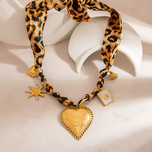 Collar de Seda con Colgante de Corazón con Estampado de Leopardo, Joyería de Moda de Acero Inoxidable - Product Image 4
