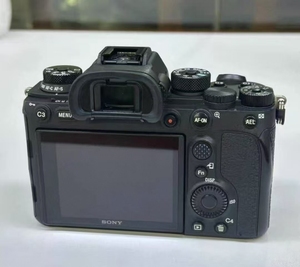 Appareil photo professionnel 90 % neuf, caméra haut de gamme 24MP plein format, prise de vue en rafale haute vitesse 20 images par seconde sans coupure de courant, équipement complet - Product Image 6
