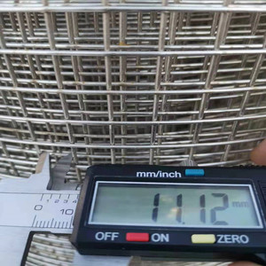 Clôture de jardin Panneau de clôture d'autoroute facile à assembler Clôture en PVC Treillis métallique soudé pour <span class=keywords><strong>cage</strong></span> à oiseaux Filets d'élevage - Product Image 3