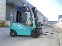 Chariot élévateur industriel WGZN de 2 tonnes de capacité, alimenté par batterie 60V, avec double commande et système de démarrage par carte à puce