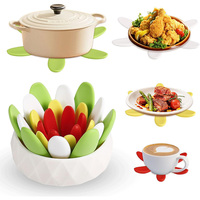 Set Alas Panci Silikon Bentuk Bunga Modern Tahan Lama 4pcs Tatakan Gelas Warna-warni 1 Baki Penyimpanan Alas Tahan Panas