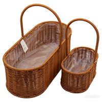 Panier tressé à la main en rotin plastique avec poignée, idéal pour la décoration de mariage, les cadeaux, les paniers de demoiselle d'honneur et les paniers pour femmes pour Noël et les fêtes.