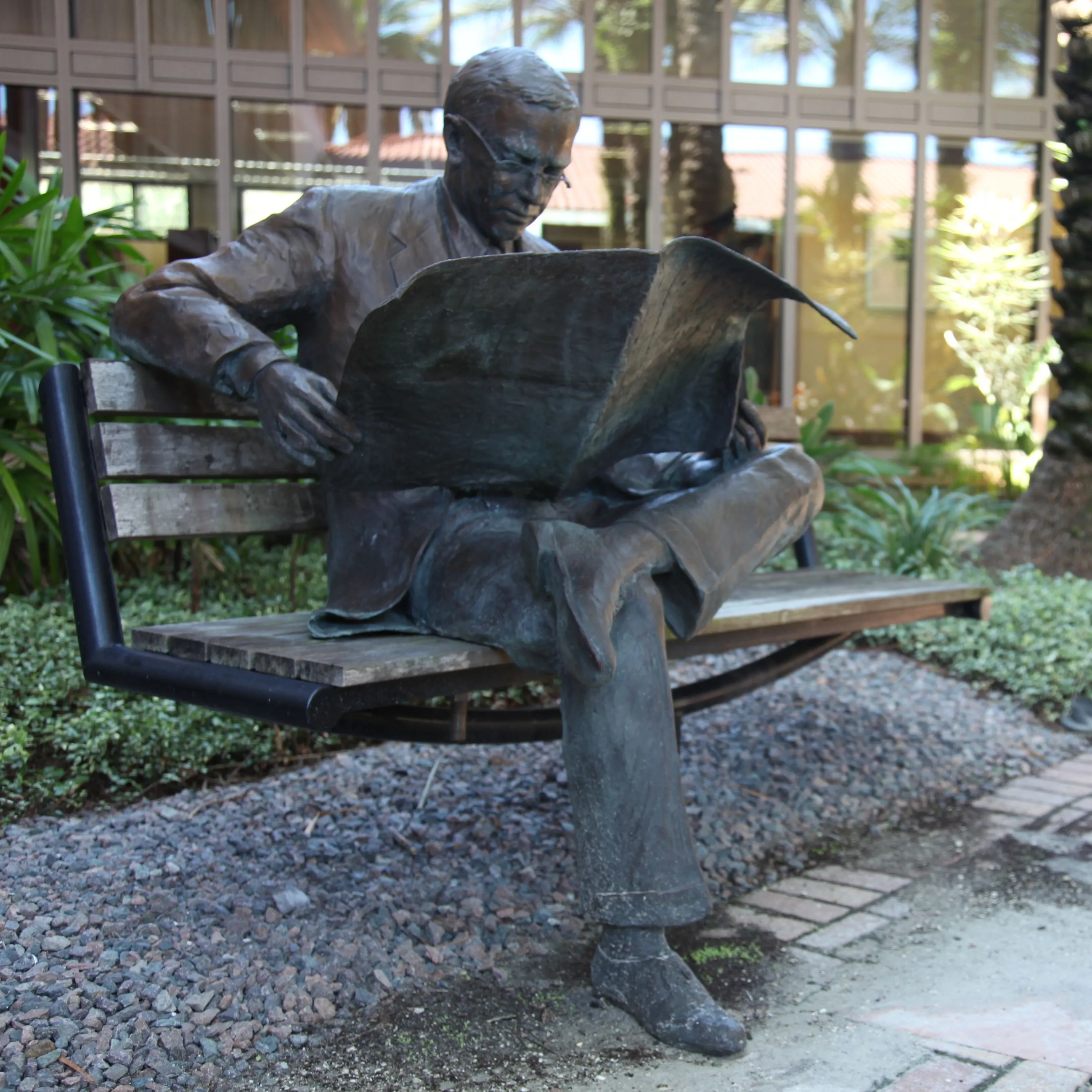Bronze Artists Statue Bronze Sitting Old Man Garden Sculpture In Chair Bronze Statue
