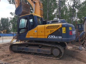 รถขุดไฮดรอลิกมือสอง Hyundai 220-9S พร้อมระบบไฮดรอลิกเดิมๆ ครบชุด สำหรับงานถนนและโครงการก่อสร้าง - Product Image 5