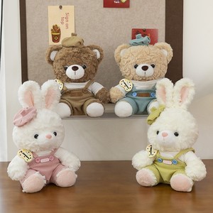 Grossistes en jouets en peluche : Ours en peluche et <span class=keywords><strong>lapin</strong></span> personnalisés, mignons, en boîte surprise, avec salopette de <span class=keywords><strong>peintre</strong></span>, jouets en peluche de dessin animé pour enfants - Product Image 2