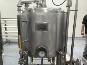 ผู้ผลิตถังผสมและเก็บของสแตนเลสแบบมีแจ็คเก็ตควบคุมอุณหภูมิที่ปรับแต่งได้ - Product Image 2