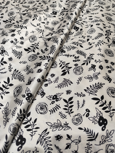 Tissu satiné lisse 100% polyester imprimé multicolore pour la couture, les travaux manuels, les robes de mariée, les projets pour filles - Léger - Product Image 5