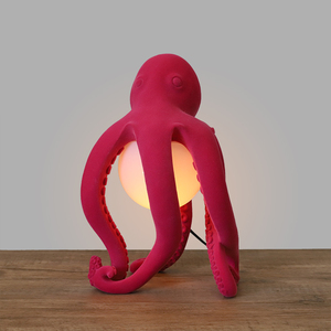 Lampes de table de nuit en résine Poly de forme de faune et de flore dorées modernes de chevet de style nordique - Product Image 4