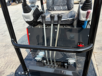 Mini-excavatrice hydraulique de 1800 kg |   Excavatrice sur chenilles automotrice avec moteur EPA, pince hydraulique et brise-roche, certifiée CE