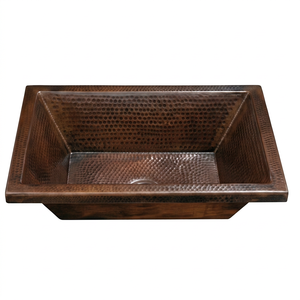 Évier de cuisine élégant en cuivre fait main, simple bac, rectangulaire, finition mate rustique, installation sur plan. - Product Image 1