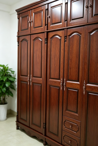 Armario Tradicional de Madera Maciza con Puertas de Panel Elevado y Diseño con Bisagras, Gran Capacidad, Estilo Antiguo - Product Image 6