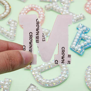 Nouvelles lettres brodées colorées auto-adhésives en perles et paillettes, et décoration de vêtements en tissu DIY, ensemble complet de 26 lettres, vente en gros - Product Image 3