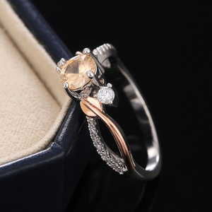 Anello Moda Foglia d'Oro Rosa, Design Minimalista ed Elegante, Gioiello da Donna per Uso Quotidiano - Product Image 2