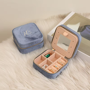 Estuche de Almacenamiento de Joyas Cuadrado de Terciopelo con Logotipo Personalizado - Organizador de Viaje Portátil de Cuero PU para Collares y Pendientes - Product Image 6