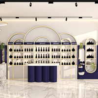 Meubles de vitrine pour boutique de cosmétiques et parfums, design d'intérieur, personnalisation complète de la pièce, présentoirs pour magasin de parfums, décoration.