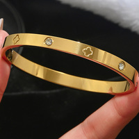 Ensemble de Bracelets Jonc Plaqué Or 18K Clou d'Amour Empilables en Acier Inoxydable, Bijoux Tendance