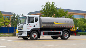 Camion-citerne à eau Dongfeng 4X2 chinois avec moteur diesel, réservoir de 16300 L pour pulvérisation de pesticides, lavage de garde-corps et aménagement paysager - Product Image 5