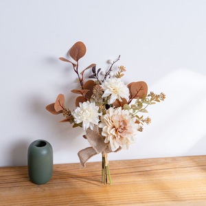 Arreglo Floral Artificial CallaFloral, Ramo de Dalias y Eucalipto, Tela Plástica Tejida, Decoración para el Hogar, Accesorios para Bodas CF02010 - Product Image 3