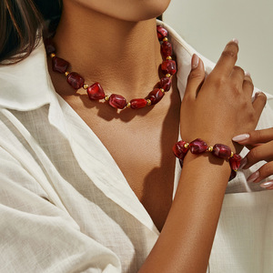 Set di <span class=keywords><strong>Collana</strong></span> e Bracciale SongYi in <span class=keywords><strong>Stile</strong></span> <span class=keywords><strong>Etnico</strong></span> Europeo-Americano, Personalizzato, in Resina, Esagerato, con Perline, per Autunno e Inverno - Product Image 3