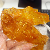 Vente en gros de bandes de gluten végétariennes épicées, goût sucré et piquant, collation végétalienne à base de protéines de soja, snacks exotiques d'Asie