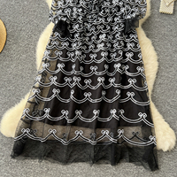 Robe longue décontractée élégante pour femme, en dentelle rouge brodée, coupe trapèze, manches longues, pour tous les jours, les fêtes et les vacances