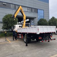 Camion grue articulée Sinotruk HOWO 4x2 de 5 tonnes avec benne de chargement de 4,2 m pour la construction urbaine