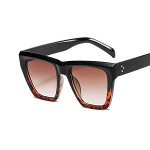 Lunettes de soleil carrées rétro transparentes marron tendance 2022 personnalisées avec rivets, style œil de chat pour femmes - Product Image 5