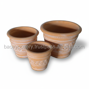 กระถางดอกไม้ดินเผาเมกงเดลต้า ทำจากดินเหนียวในซีรีส์กระถางทัสคานี - Product Image 1