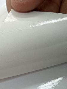 Rouleau de vinyle PVC auto-adhésif brillant, imprimable, résistant à l'eau, écologique, durable, opaque, pour affiches - Product Image 1