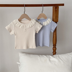 Camicetta a Costine a Maniche Corte con Colletto in Pizzo a Doppio Strato e Due Bottoni per Bambine, Collezione Estiva 2026 INS - Product Image 1