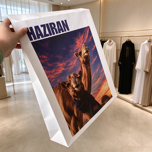 Sobre de envío de papel kraft blanco ecológico con diseño personalizado de camello del desierto para marca de ropa de Oriente Medio - Product Image 6