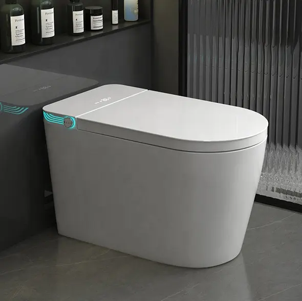 Hochwertige intelligente Toilette aus Keramik an der Wand