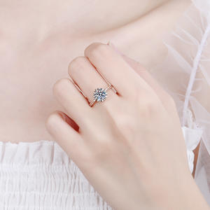 Accesorios de moda joyería fina Flor de amor regalo diario versátil para novia anillo de compromiso de moissanita de corte redondo - Product Image 2