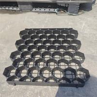 Rejillas de plástico HDPE de nido de abeja de 35 mm de profundidad para estabilización de suelo y pavimentación de césped, ideales para estacionamientos, jardines y caminos.