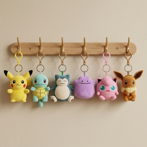 Porte-clés en peluche Pokémon mignon de 4 pouces, mini poupée en peluche Kawaii, pendentif pour sac à dos et <span class=keywords><strong>cartable</strong></span> - Product Image 1
