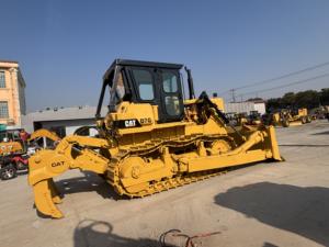 Potente Tractor Usado Caterpillar D7G con Cuchilla Recta y Accesorio Desgarrador para Operaciones de Construcción - Product Image 4