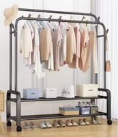 Porte-vêtements et chaussures moderne à double niveau en métal sur pied avec cintres pour chapeaux et manteaux pour salon