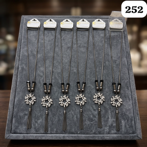 Collier long élégant PingBling en rhodium noir avec pendentif feuille de perle, détails en cristal et pompon de chaîne pour femmes - Product Image 3