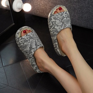 รองเท้าแตะทรงสไลด์สำหรับผู้หญิงหมอนในร่มรองเท้าแตะสำหรับผู้หญิงทำจากหนังงูหลาม EVA 2024ดีไซน์ใหม่ออกแบบได้ตามต้องการ - Product Image 6