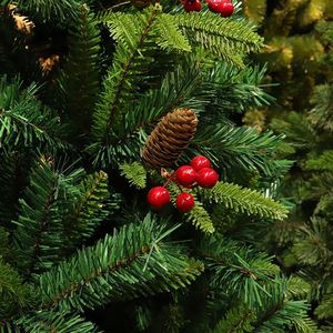 ต้นคริสต์มาสสีเขียวแบบใหม่ ทำจาก PVC+PE พร้อมลูกสนและผลเบอร์รี่สีแดง ปลายยอดแหลม - Product Image 3