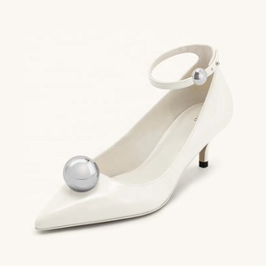 รองเท้าผู้หญิงเซ็กซี่หัวแหลมสายรัดข้อเท้ารองเท้าส้นเตี้ยรองเท้าแตะตกแต่งโลหะวินเทจปั๊มชุดเดรสมีสิทธิบัตรสดใส - Product Image 2