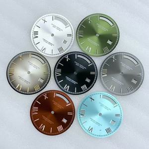 Esfera de reloj nueva y mejorada, con números romanos, diseño deportivo, adecuada para uso formal. - Product Image 1