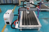 El enrutador CNC pequeño ocupa un área pequeña AKG6012 para CNC Hobby Home Carving para pantallas plegables de madera, mesas, sillas, hoja de PVC