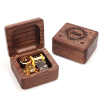 Boîte à musique rétro en bois de noyer, mécanique à ressort, gravée, cadeau créatif pour anniversaire