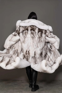 Lussuoso <span class=keywords><strong>Cappotto</strong></span> in <span class=keywords><strong>Pelliccia</strong></span> a Doppio Lato per Donna, <span class=keywords><strong>Cappotto</strong></span> in Vera <span class=keywords><strong>Pelliccia</strong></span> <span class=keywords><strong>di</strong></span> Volpe <span class=keywords><strong>Blu</strong></span> Saga a Doppio Lato <span class=keywords><strong>con</strong></span> <span class=keywords><strong>Collo</strong></span> Grande - Product Image 2