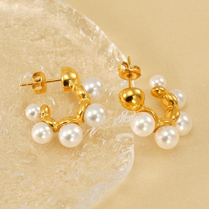 ต่างหูห่วงประดับมุกบาโรกสำหรับผู้หญิง |   สแตนเลสสตีลชุบทอง 18K PVD |   กันน้ำ ป้องกันการแพ้ และไม่ซีดจาง - Product Image 3